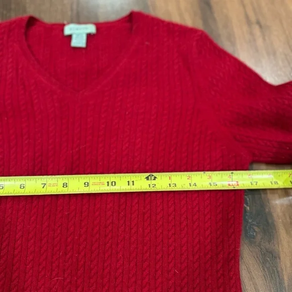 Geneva women's 100% cashmere v-neck sweater dark red Sz Medium - Picture 3 of 5